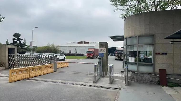 工厂人脸识别门禁系统中圆弧摆闸与门禁一卡通的高效融合应用